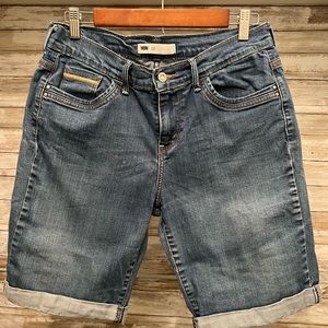 Womens Bermuda shorts size 10, excellent condition.